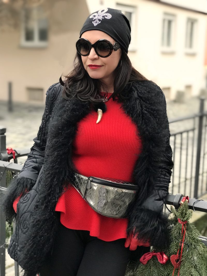 Beauty woman, Gucci stripes, Moschino boots, Laurél, Dolce&Gabbana, Armani, Designer, ageless style, Fashionblod Augsburg, winter outfit, bestage