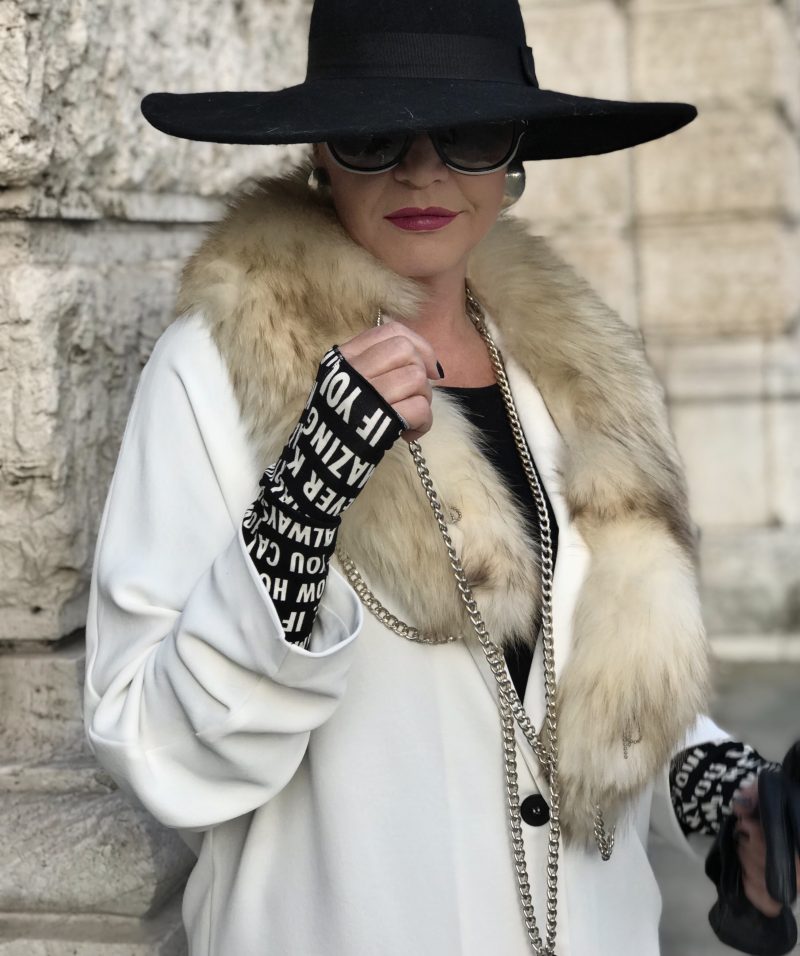 Chanel Shades, Cuffs Anastasia, Zara hat, Mango Jacket and pants, Lea-Gu shoes, Streetchic, elegant style for ladies, ageless style, Bekleidung, Damenmode, Fashionblog Augsburg