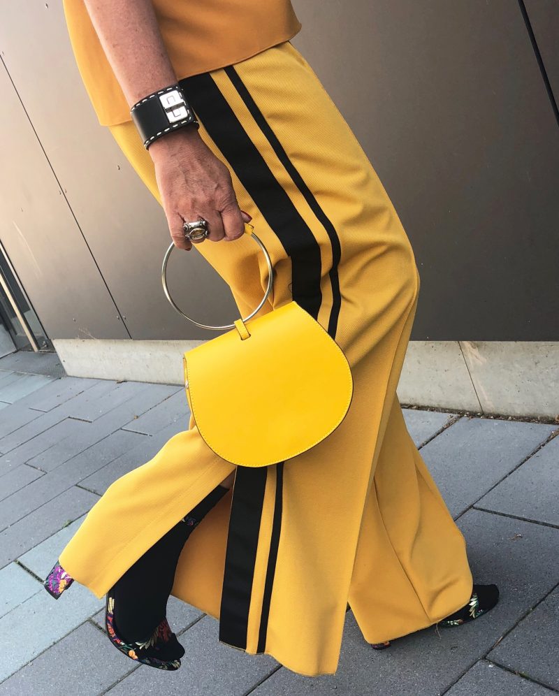 Honey yellow pants, top Zara, Shoes Steve Madden, Bag 8, Shades Saint Laurent, Damenmode, ageless style, style for ladies, Bekleidung, bestage, eyewearblogger, stylish outfit, designerwear, streetchic, streetwear, fashionblog Augsburg, Modeblog, Prada Bracelet