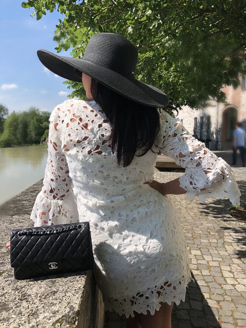 White lace dress Lanidor, Nine West shoes, Chanel bag, Saint Laurent Shades, ageless style, fashion for ladies, over 50, mystyle, streetstyle, streetchic, Bekleidung, Fashionblog Augsburg, modeblogger no age, summerlook, Damenmode
