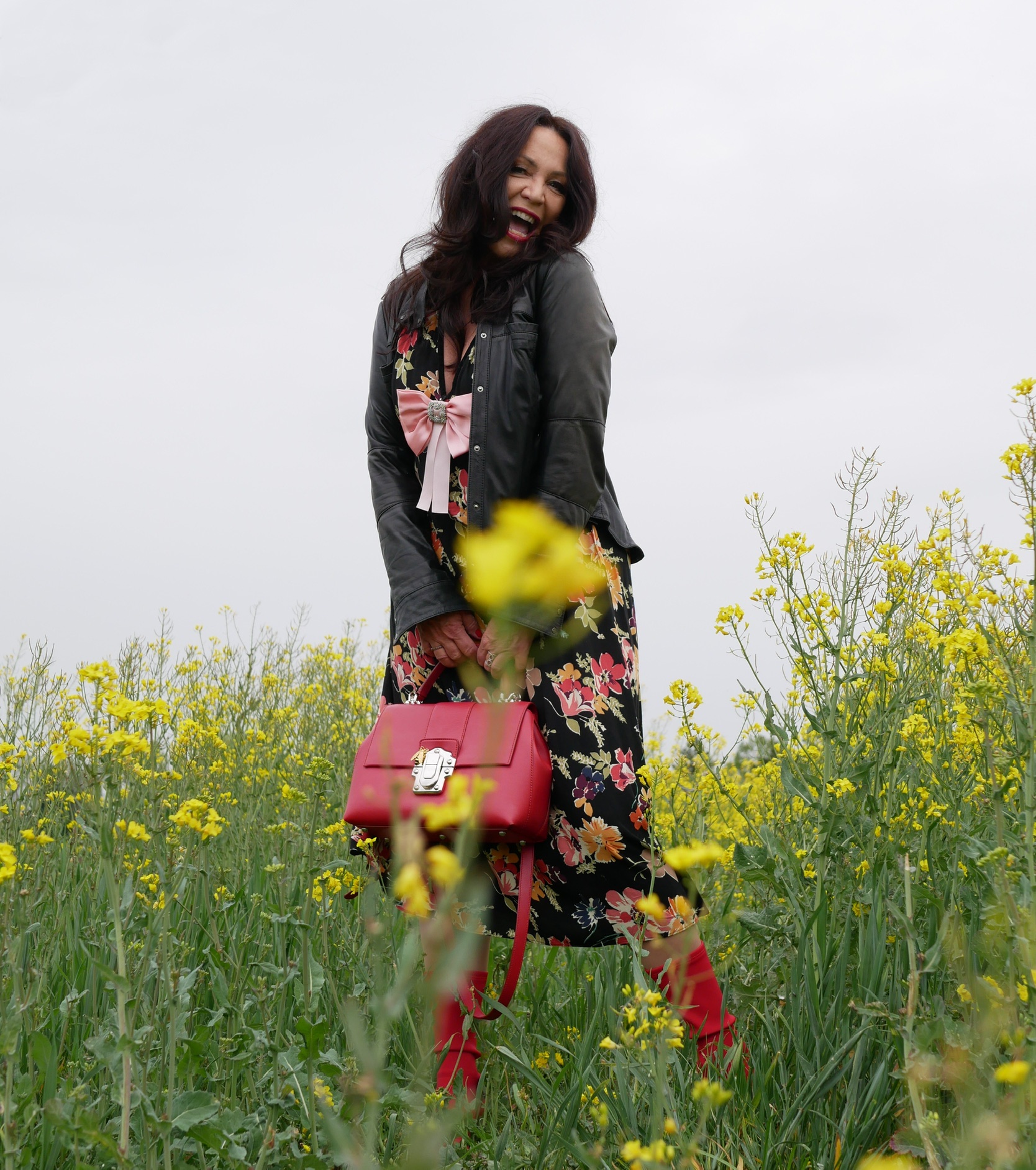 Zara flower dress, Dolce & Gabbana bag, Kenneth Cole leather jacket, red boots, Stephen Good, Elena Bender bow, italiana fashion, style for ladies, streetwear, streetfashion, streetstyle, bestage, over50, modeblogger50+, Fashionblog Augsburg, Fashionblogger, Jewelryblogger, Accessoires