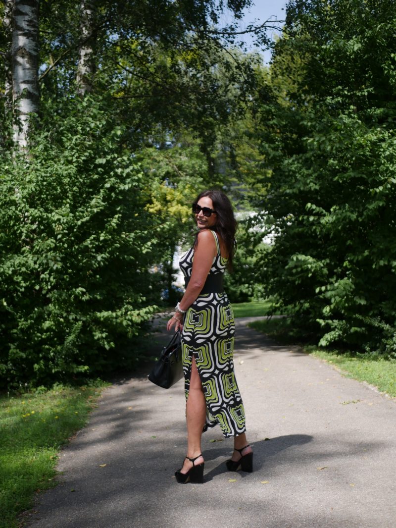 Piu & Piu dress, Wolford belt, Sergio Rossi shoes, Hermes bag, Burberry shades, style for ladies, ageless fashion, ageless style, mystyle, fashionblog Augsburg, cochastyle, Modeblogger, eyewearblogger, Brillenmode, statement belt, summerdress, Sommermode, Sommeroutfit, styleinspiration, streetstyle
