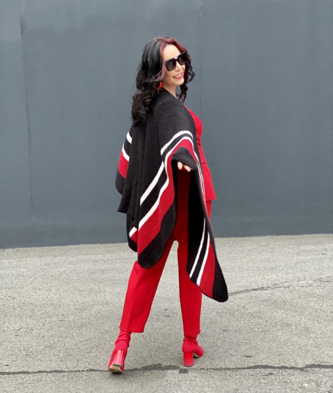 Steve Madden Poncho, Zara suit, Morgantini shoes München, Burberry shades, Dolce & Gabbana bag, style for ladies, Fashionblog Augsburg, cochastyle, streetwear, streetstyle, winteroutfit, stripes, colorful style, voguestyle, baglover, eyewearblogger