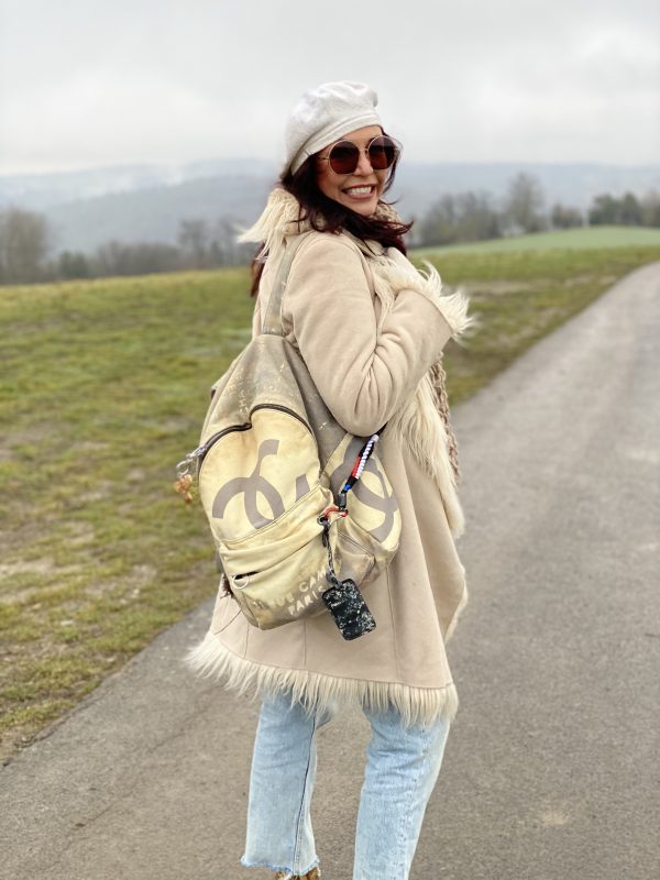Winter Style, oui coat, Chanel bagpack, Marc Jacobs shades, Mango Jeans, Stuart Weitzman boots, hatlover, streetstyle, winteroutfit, winter style, cochastyle, streetwear, Fashionblog Augsburg, stylish look, ageless fashion, hatlover 