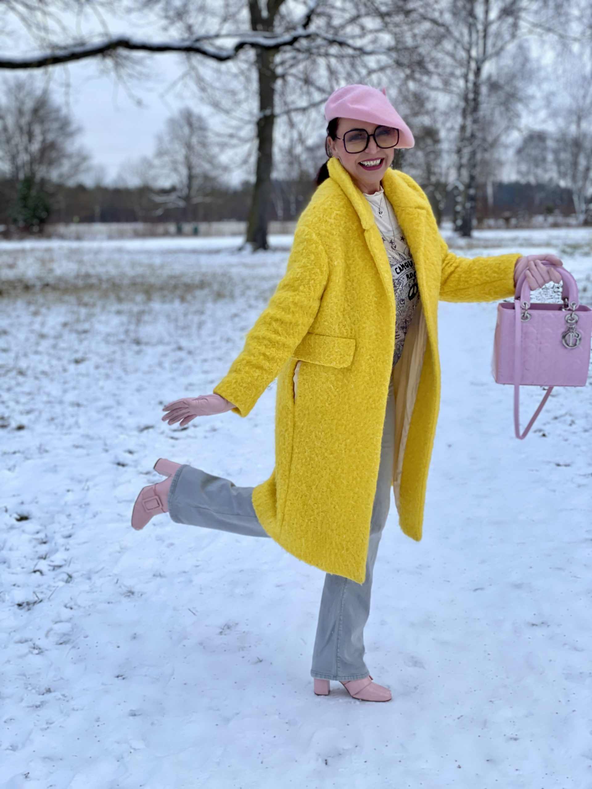 Pink and Yellow, Pink bag Dior, Pink Beret Benetton, Shades Dior, Yellow coat Mango, Jeans 7 for all Mankind, Shoes Asos, style for ladies, winteroutfit, streetstyle, mystyle, over50, agiles fashion, ageless style, timeless, winter special, colors, Fashionblog Augsburg, cochastyle