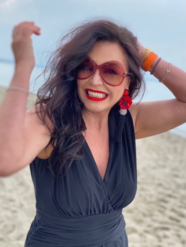 Black dress at the beach, Asos dress, Tom Ford shades, earrings, beachvibes, fashionblogger, fashion and travel, over50, 50plus, jewelryblogger, Fashionblog Augsburg, cochastyle