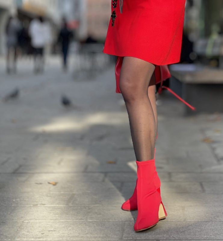 Red, Red Dress Zara, Boots Morgantini, Gloves Karl Lagerfeld, Leather Jacket Mango, Shades Tom Ford, Bag Dolce & Gabbana, mystyle, ladies fashion, bestager, ageless style, ageless, colors, fall outfit, fall 21, Herbstmode, Styling, Fashionblog Augsburg, Cochastyle