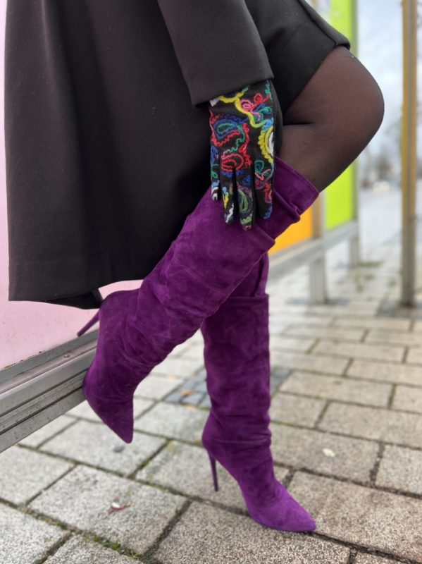 Dolce&Gabbana bag, Yoox boots, Chanel pin, Rinascimento Coat, Gloves, colors, winteroutfit, ageless fashion, eyewear, eyewearblogger, mystyle, over50, bestage, stylish, legs, Kunert Fashion tights, embelished bag, Fashionblog Augsburg, cochastyle